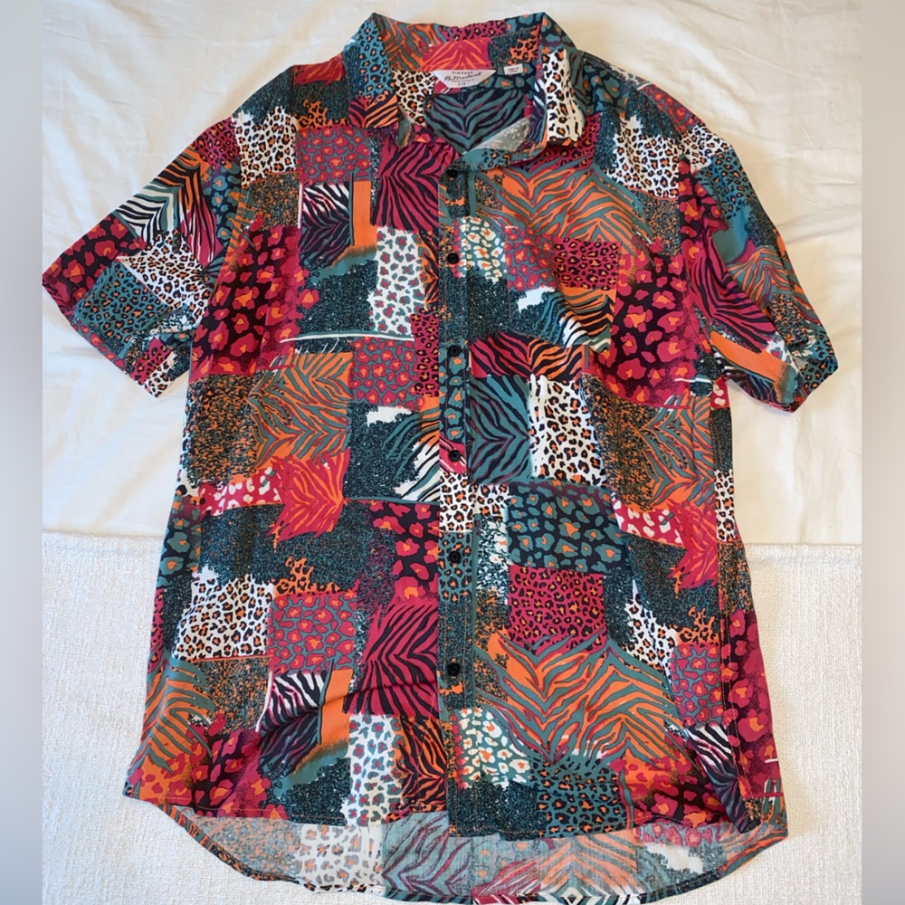 Short sleeve trendy button up